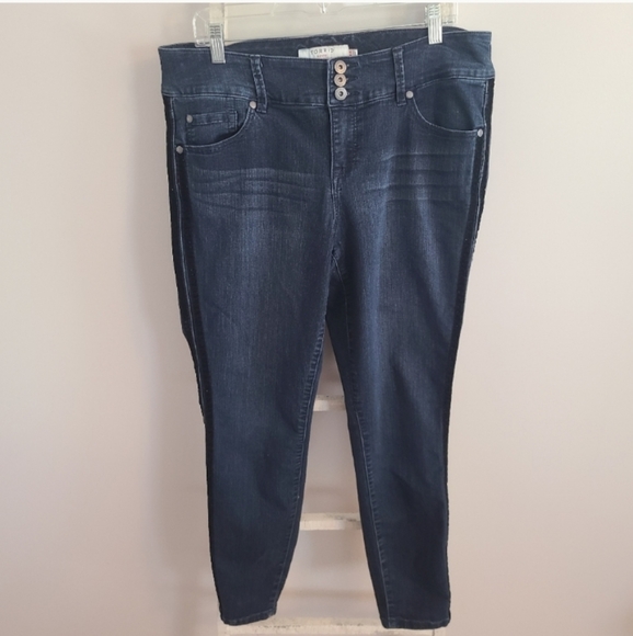 torrid Denim - Torrid Size 16R button fly jegging velvet side details